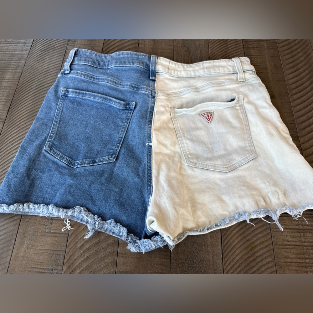 GUESS - Claudia High Rise Two Toned Color-Block Jean Shorts
Womenโs Size 30